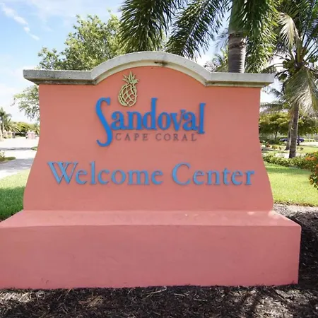 Modern Home With Converted Office In Gated Sandoval Community - 30-Day Min - Villa Eleadora